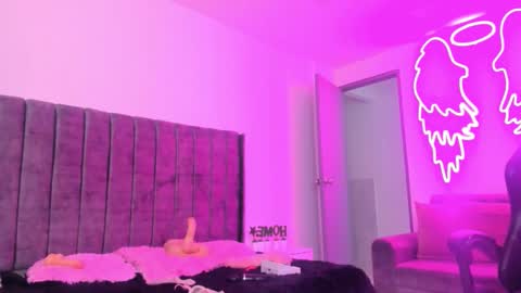 xiomara_cortes online show from 28, 11, 2025