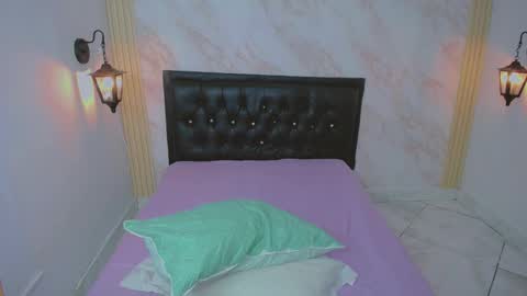 XiomyFox online show from 8, 2, 2026