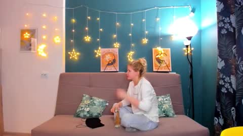 Chloe online show from 25, 2, 2025