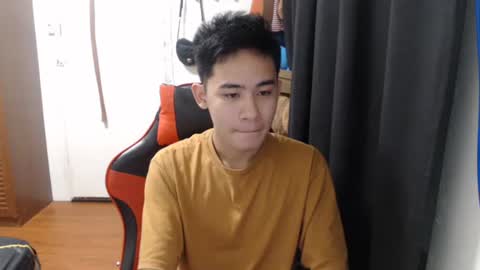 Snapshot of xluminous chatting on 4, 12, 2024 MIKAEL online show from 4, 12, 2024