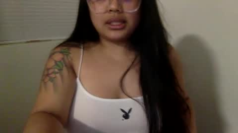 Snapshot of xravemommydezzx chatting on 4, 3, 2025 Desiree online show from 4, 3, 2025