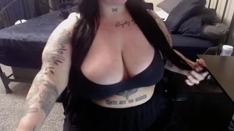 xorileyschembri online show from 5, 12, 2024