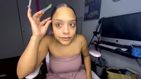 xStarGazingx online show from 4, 10, 2025