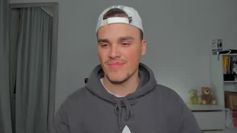 Snapshot of xx_raul_xx_ chatting on 29, 11, 2025 raul online show from 29, 11, 2025