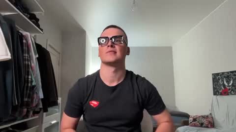 Snapshot of xx_raul_xx_ chatting on 7, 8, 2026 raul online show from 7, 8, 2026