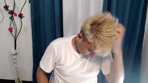 Snapshot of xxhotloyd_cummerx chatting on 17, 1, 2026 Loyd online show from 17, 1, 2026