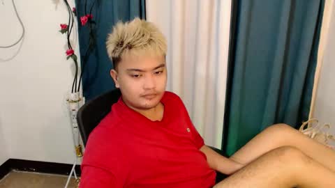 Snapshot of xxhotloyd_cummerx chatting on 4, 2, 2026 Loyd online show from 4, 2, 2026