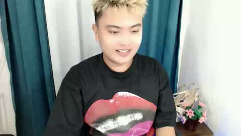 Snapshot of xxhotloyd_cummerx chatting on 6, 2, 2026 Loyd online show from 6, 2, 2026