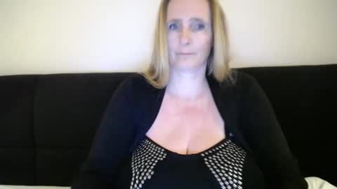 Nikkie online show from 3, 2, 2025