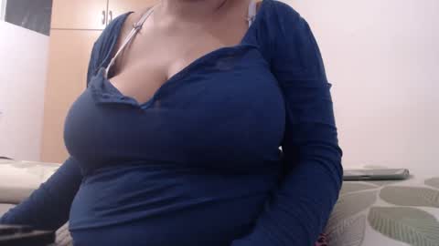 Snapshot of xxxbustybabe27x chatting on 25, 2, 2025 Ayanda online show from 25, 2, 2025