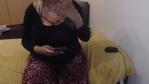 Snapshot of xxxbustybabe27x chatting on 27, 9, 2025 Ayanda online show from 27, 9, 2025