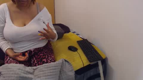 Snapshot of xxxbustybabe27x chatting on 10, 10, 2025 Ayanda online show from 10, 10, 2025