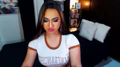 Snapshot of xxxgiganticoliviacummerxxx chatting on 5, 12, 2024 OLIVIA online show from 5, 12, 2024