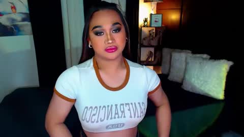 Snapshot of xxxgiganticoliviacummerxxx chatting on 20, 12, 2024 OLIVIA online show from 20, 12, 2024