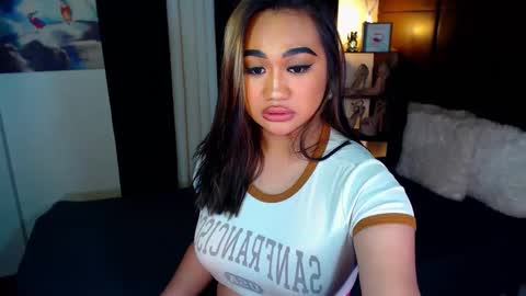 Snapshot of xxxgiganticoliviacummerxxx chatting on 22, 12, 2024 OLIVIA online show from 22, 12, 2024