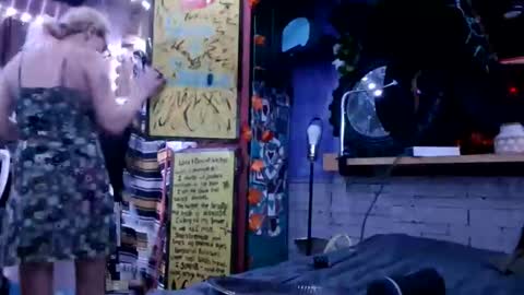 Snapshot of xxxqueenmandydickenz chatting on 8, 11, 2025 XXXQueenMandyDickenz online show from 8, 11, 2025