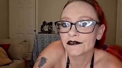 Snapshot of xxxqueenmandydickenz chatting on 10, 4, 2026 XXXQueenMandyDickenz online show from 10, 4, 2026