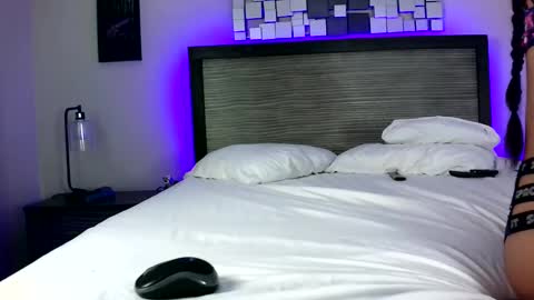 Lil Luna online show from 27, 2, 2025