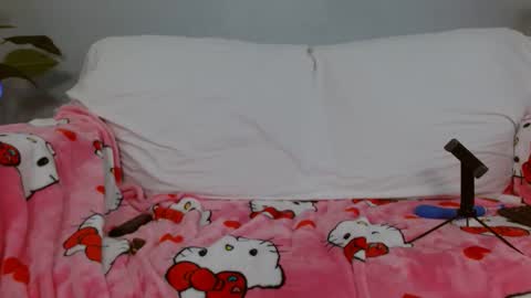 Lil Luna online show from 10, 4, 2026