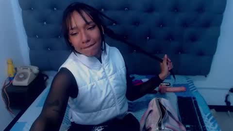 Snapshot of xxxxreinasexyassxxxx chatting on 1, 12, 2025 QUEEN online show from 1, 12, 2025