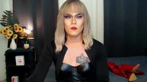 Snapshot of xyournightmarequeenx chatting on 16, 12, 2024 QueenMarina online show from 16, 12, 2024
