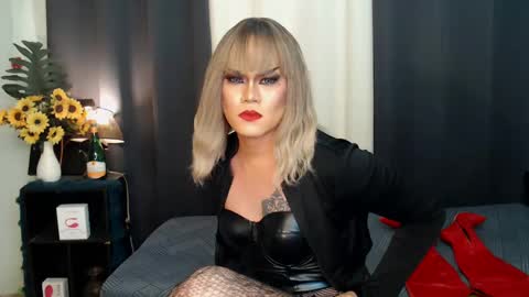Snapshot of xyournightmarequeenx chatting on 17, 12, 2024 QueenMarina online show from 17, 12, 2024