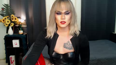 Snapshot of xyournightmarequeenx chatting on 25, 12, 2024 QueenMarina online show from 25, 12, 2024