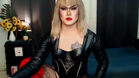 Snapshot of xyournightmarequeenx chatting on 7, 2, 2025 QueenMarina online show from 7, 2, 2025
