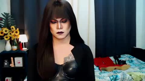 Snapshot of xyournightmarequeenx chatting on 25, 9, 2025 QueenMarina online show from 25, 9, 2025