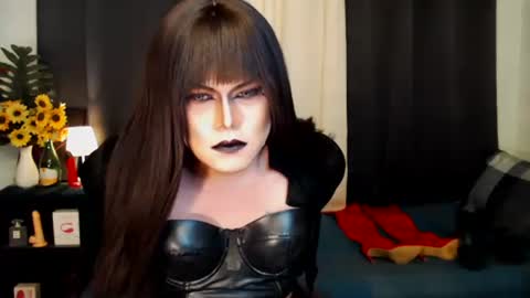 Snapshot of xyournightmarequeenx chatting on 8, 10, 2025 QueenMarina online show from 8, 10, 2025