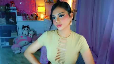 Snapshot of yang_audreylone chatting on 14, 7, 2026 YANG AUDREY LONE online show from 14, 7, 2026