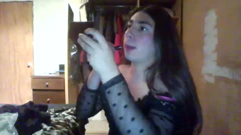 Yasmin Paez online show from 8, 11, 2025