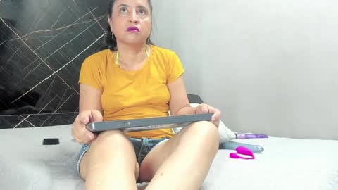 yaya____ online show from 14, 1, 2025