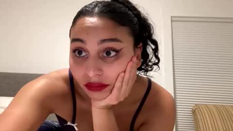 Snapshot of yazzydeleon chatting on 16, 11, 2025 yazzydeleon online show from 16, 11, 2025