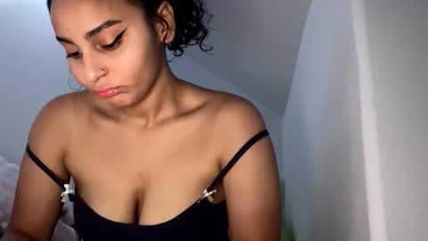 Snapshot of yazzydeleon chatting on 17, 11, 2025 yazzydeleon online show from 17, 11, 2025