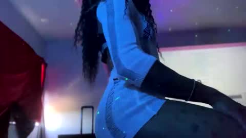 Snapshot of yelladaniella chatting on 5, 10, 2025 Ella Ts online show from 5, 10, 2025