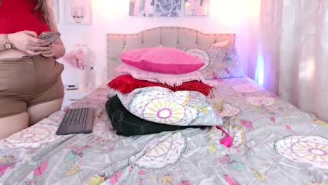 yellow_lily online show from 4, 3, 2025