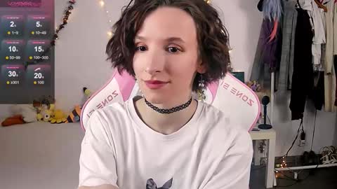 Snapshot of yellow_songbird chatting on 30, 10, 2025 Liya online show from 30, 10, 2025