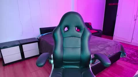 yesie_hot2 online show from 24, 11, 2025