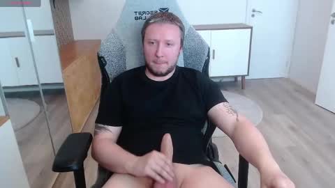 Snapshot of yhdxhy chatting on 29, 4, 2026 James online show from 29, 4, 2026