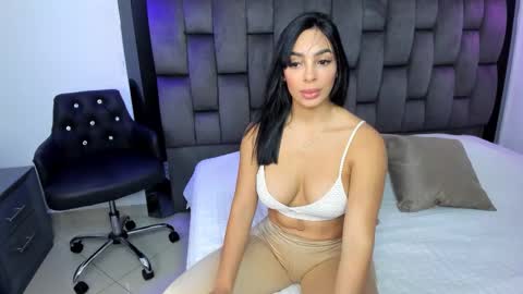 Snapshot of yikaalves chatting on 7, 11, 2025 Yika Alves online show from 7, 11, 2025