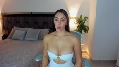 Yika Alves online show from 6, 7, 2026