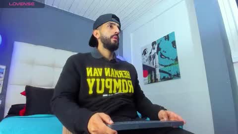 Yiyo online show from 4, 2, 2026