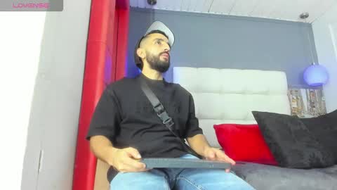 Yiyo online show from 9, 2, 2026