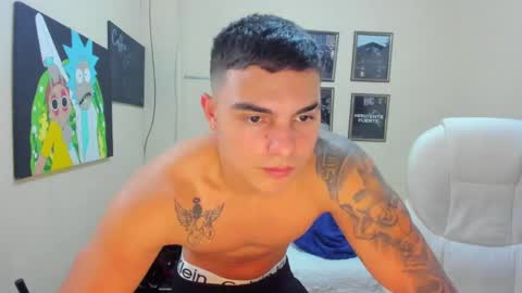 Snapshot of yker18 chatting on 4, 1, 2025 yker online show from 4, 1, 2025