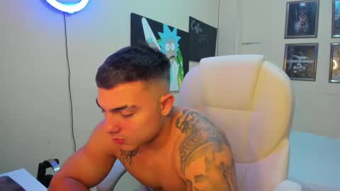 Snapshot of yker18 chatting on 15, 1, 2025 yker online show from 15, 1, 2025