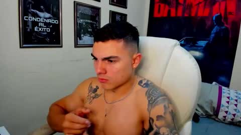 Snapshot of yker18 chatting on 22, 10, 2025 yker online show from 22, 10, 2025