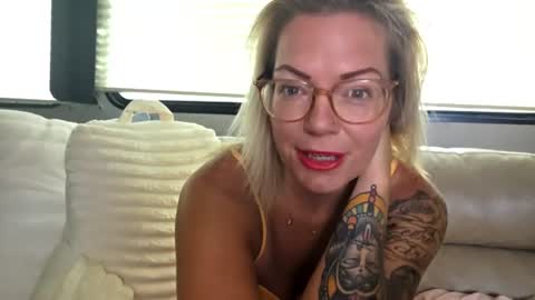 Yogiblondebangme online show from 19, 6, 2026