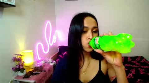 Snapshot of yogirl_tianaxxx chatting on 3, 12, 2025 yogirl_tianaxxx online show from 3, 12, 2025
