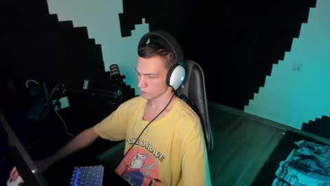 Snapshot of yoi_aji chatting on 18, 4, 2026 You can ask my name in pm online show from 18, 4, 2026